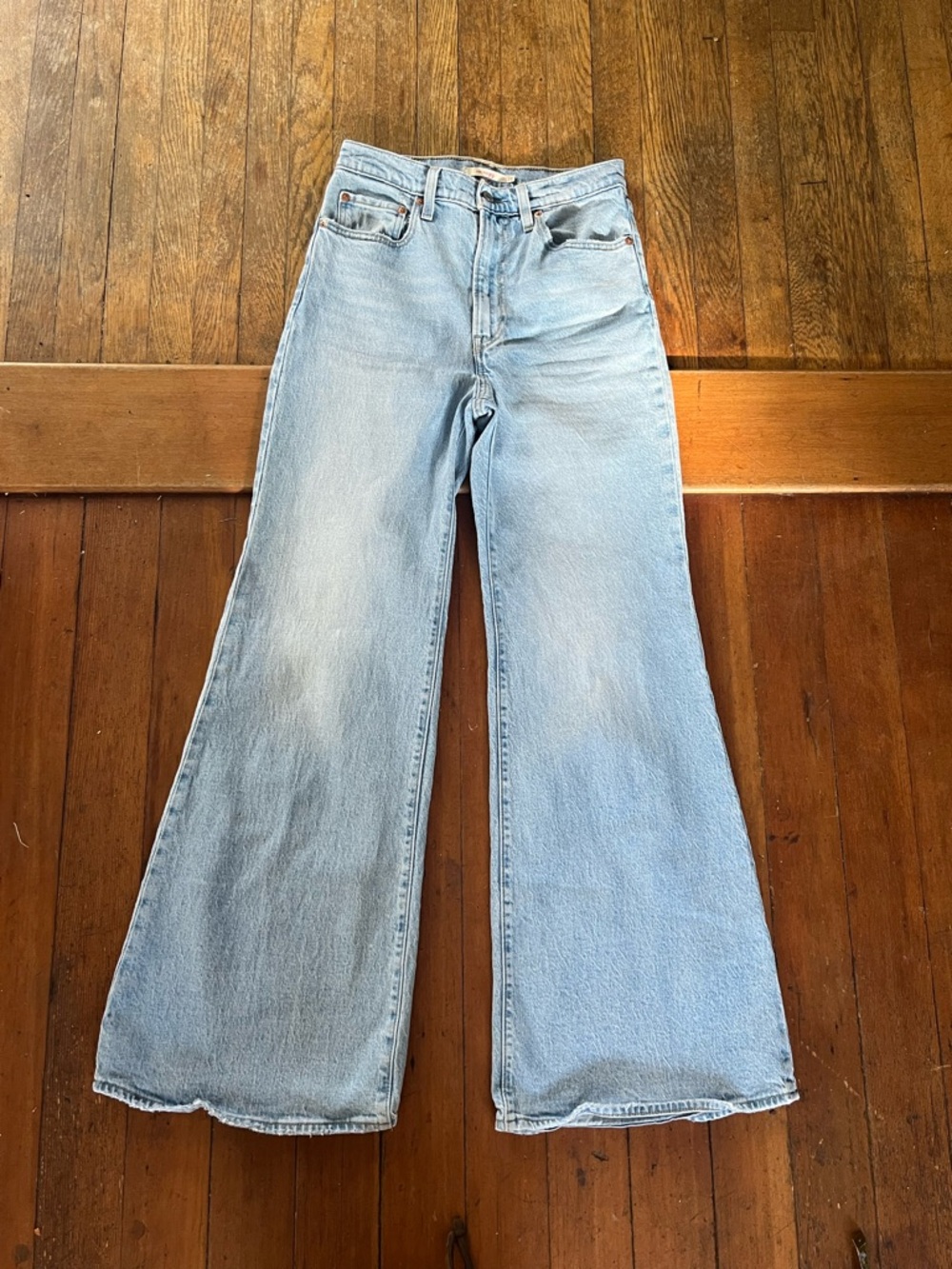 Levi’s Ribcage Bell 27